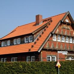 Fachwerkhaus mit roten Dachziegeln